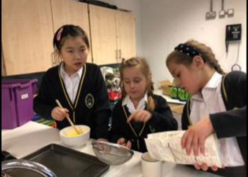 Creative Friday - Fantastic creative cookery session baking chocolate chip cookies.